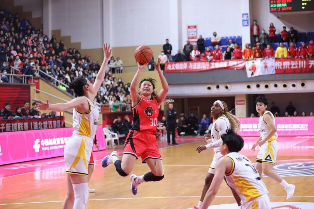 开云在线-WCBA联赛首胜卫冕冠军，武汉盛帆黄鹤女篮稳居积分榜第八位