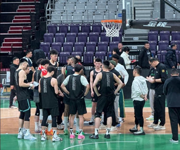 开云APP-首秀15分！辽篮新外援合格，赵继伟有两帮手，杨鸣回归有1个障碍