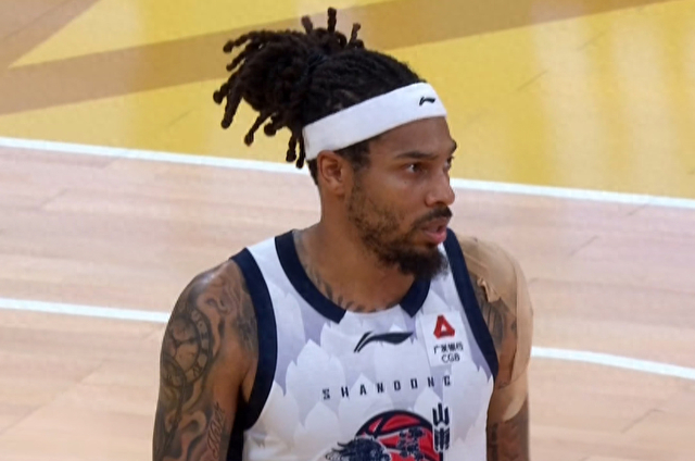 开云官网-山东男篮末节惜败广厦，陶汉林离场成转折点，约翰逊得分挂零|山东队|珀塞尔|三分球|浙江广厦|乔-约翰逊_新浪体育_新浪新闻